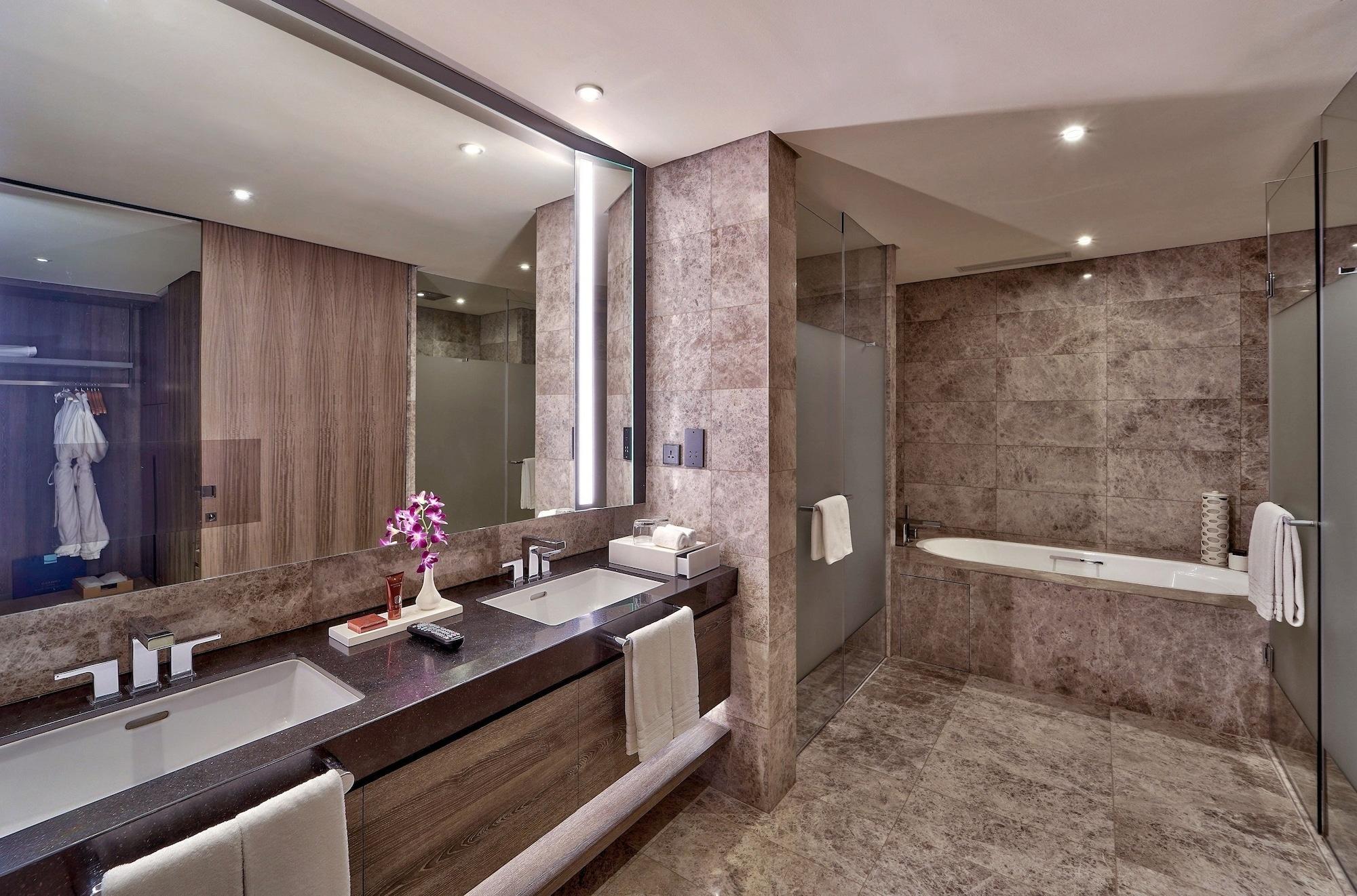 Conrad Manila 5* Pasay