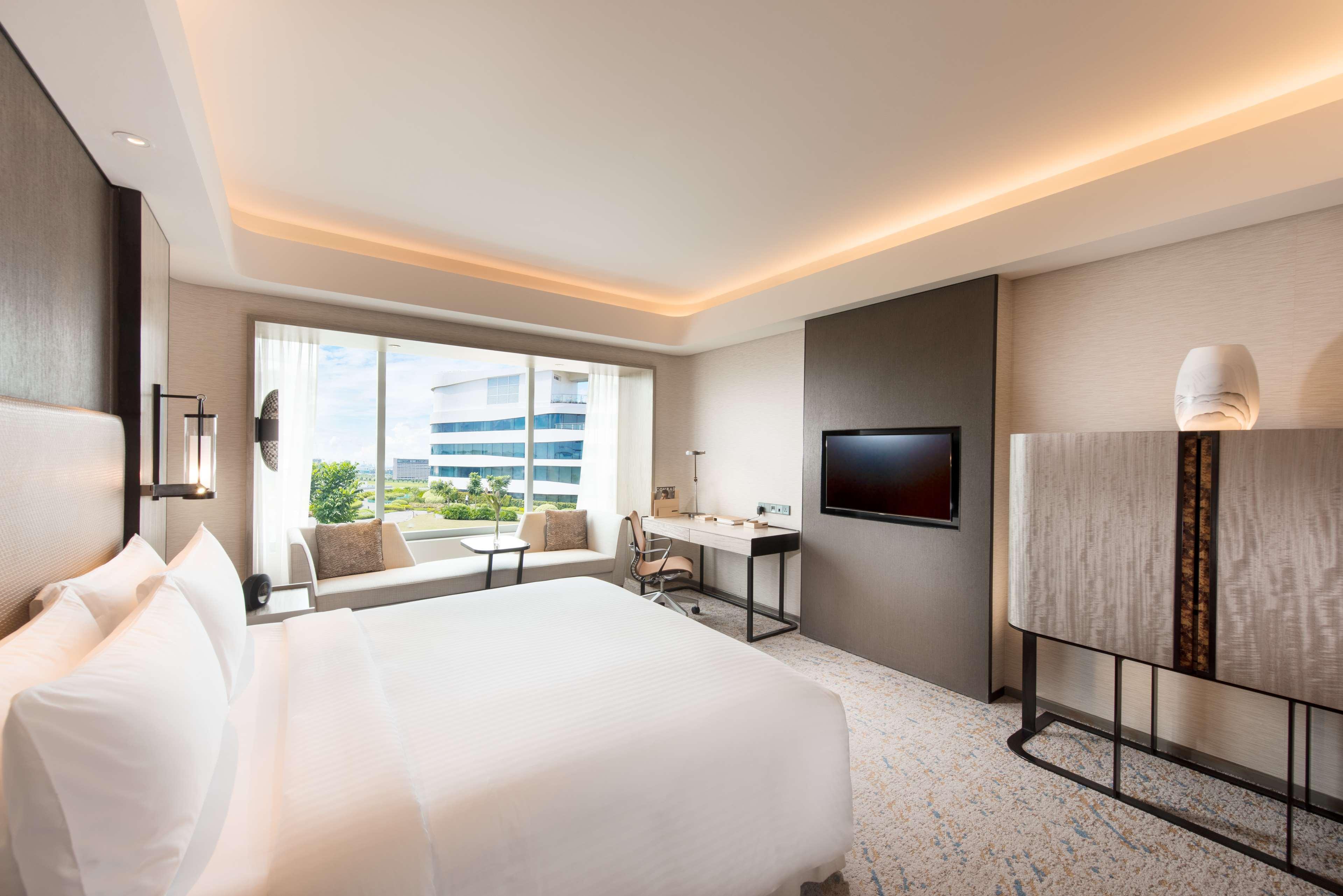Hotel Conrad Manila 5*