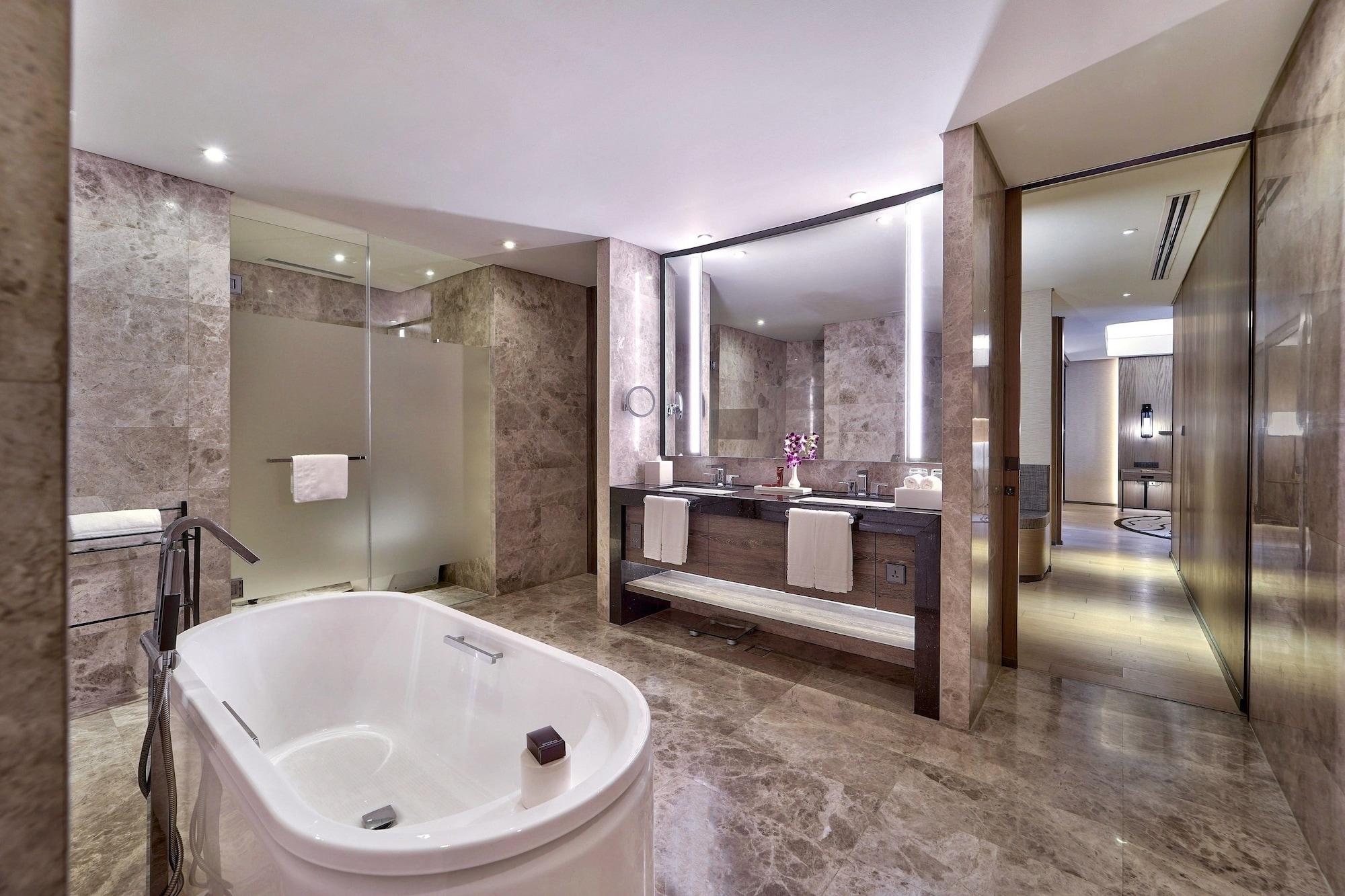 Conrad Manila 5* Pasay