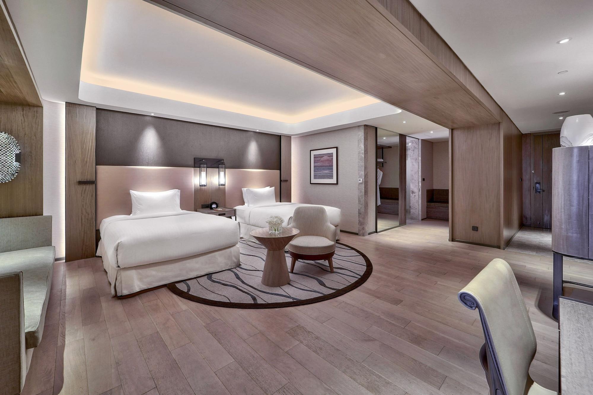Conrad Manila Hotel 5*