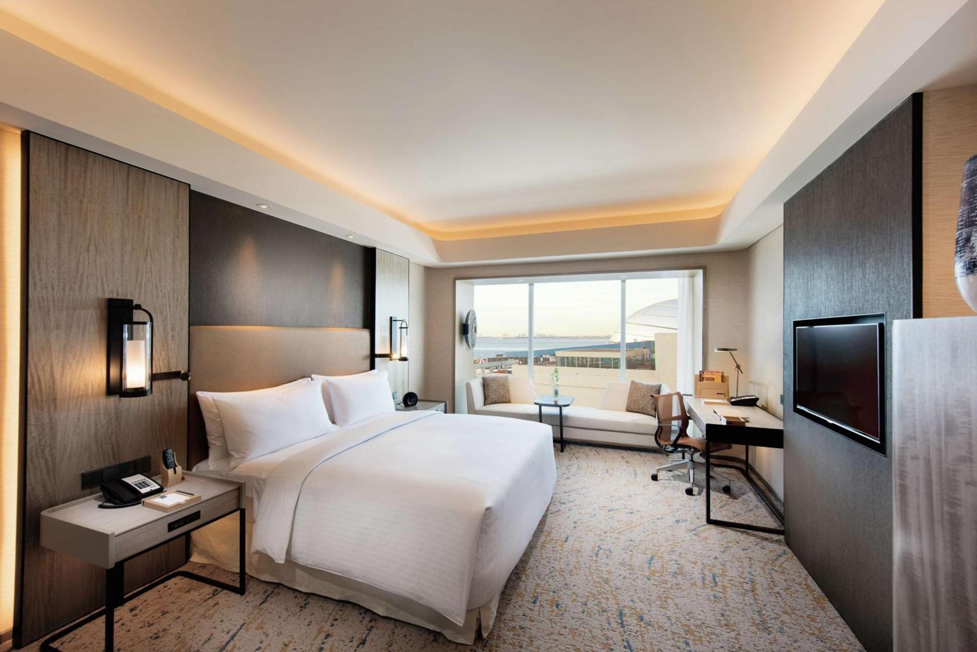 Conrad Manila